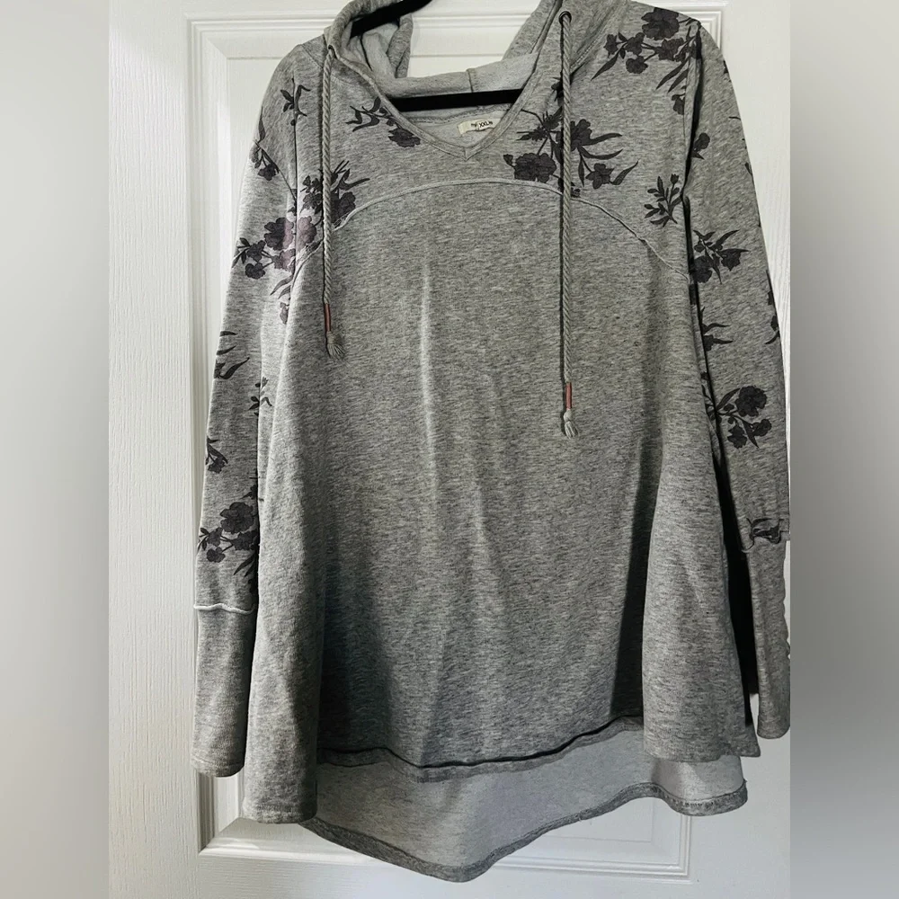 Maurice’s lace up sleeve light weight Sweatshirt - Picture 1 of 6